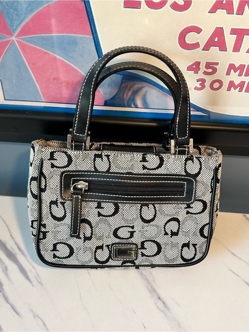⭐️ 5FOR $25⭐️. G for guess mini hand bag